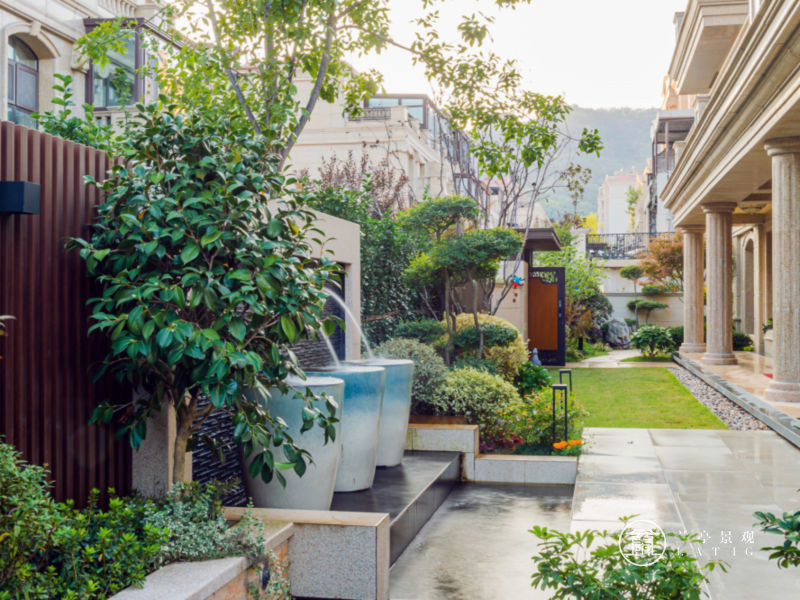 青島花園設(shè)計施工-和達璽悅別墅花園景觀實景案例