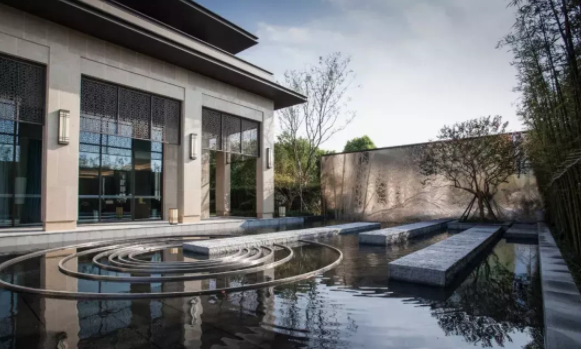 新中式庭院的色彩搭配哲學(xué)，花園里用上既簡(jiǎn)單又大氣