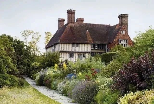 歐式庭院，有一種與國(guó)內(nèi)花園完全不同的意境