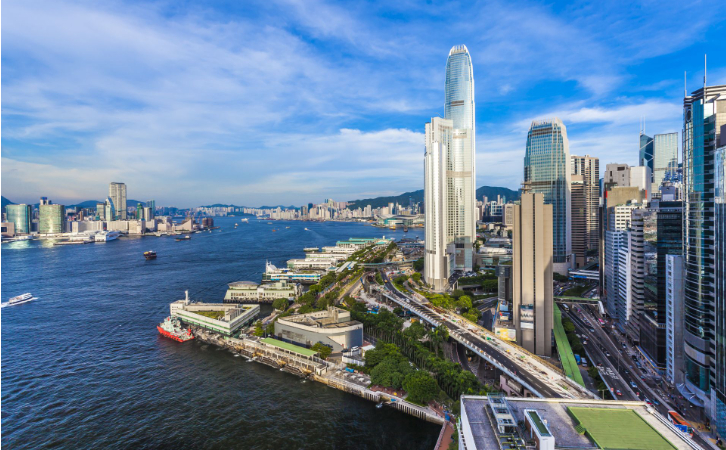 年齡偏大=無緣香港身份？57歲的她，通過這一方式成功獲批！